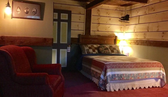 Hunger Mountain - Grunberg Haus Inn & Cabins