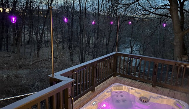 HunnyHAUS: Deluxe TINY*private spa*walk to town