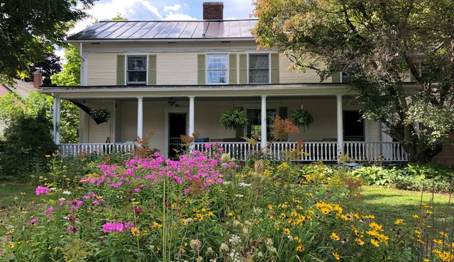 Hyde Park Village Home near STOWE - 4BR bedroom