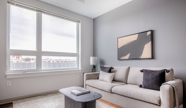 Ideal Brighton 1BR w/W/D, Pool & Gym, nr Green Line, by Blueground
