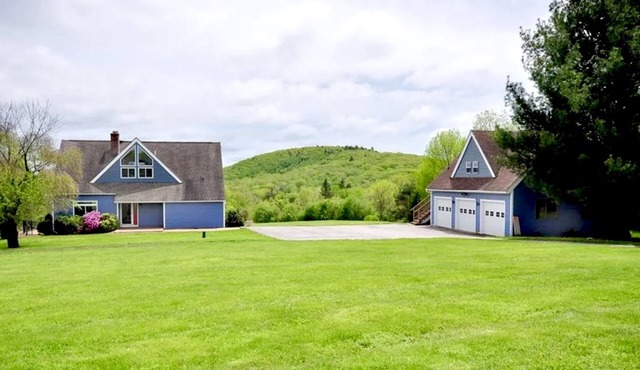 IDEAL LOCATION: Quiet 1-bedroom apartment, pool, garden, BBQ, lake view, hiking