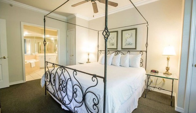 Ideal Location in Branson | French Quarter Condo w/Pool & Quick Show Access