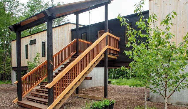 In the forest, 1-bedroom home, floor to ceiling windows in peaceful Becket