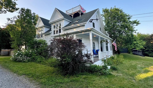 In-town 5 Bedroom Victorian With Heated Pool