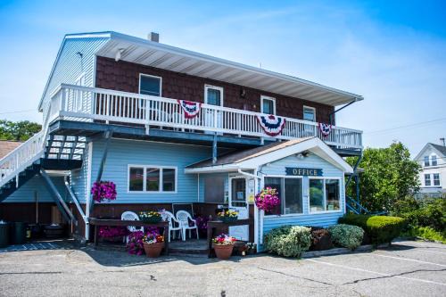 Inn Between the Beaches & Villager