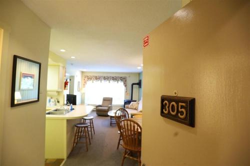 Inns of Waterville Valley 305 One Bedroom Unit at Inns of Waterville Valley