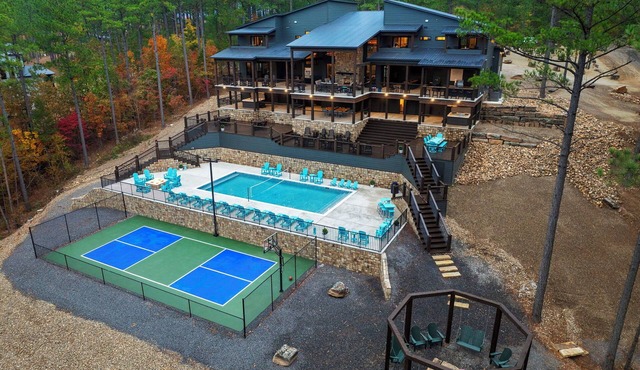 Inspiration Point | 6 King Suites, 2 Bunk Rooms, Pool, 2 Hot Tubs, Pickleball & Creek Views