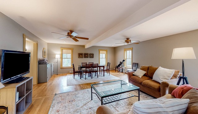 Inviting home with WiFi, internet, washer/dryer, and historic charm