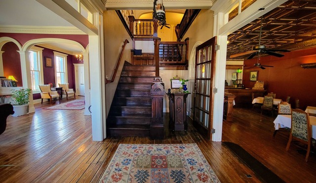 Iron Horse Hotel