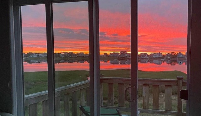 Island SunRise: Plum Island Escape – Beaches, Festivals & Downtown Fun!