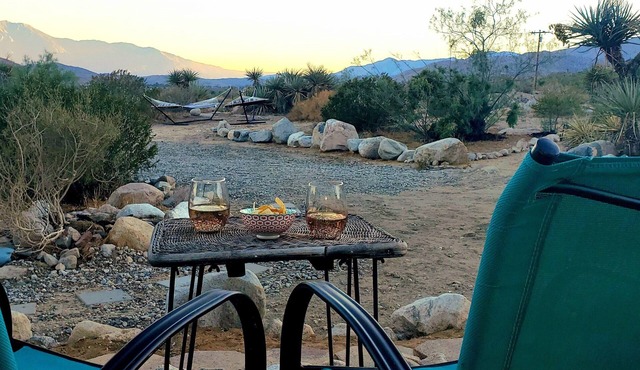 J&B Desert Hideaway Gateway to the Desert; Stunning Views Hot Tub Outdoor Shower