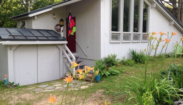 JACKSON Mt. House @AMAZING Black Mt/Brookside location, clean+ comfy, pets OK