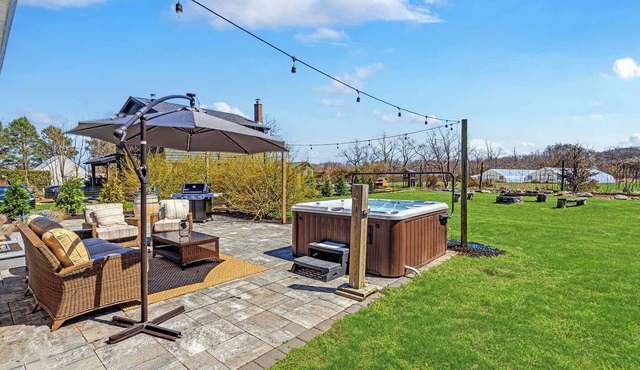 Jamesport Retreat | Farmview Patio & Hot Tub