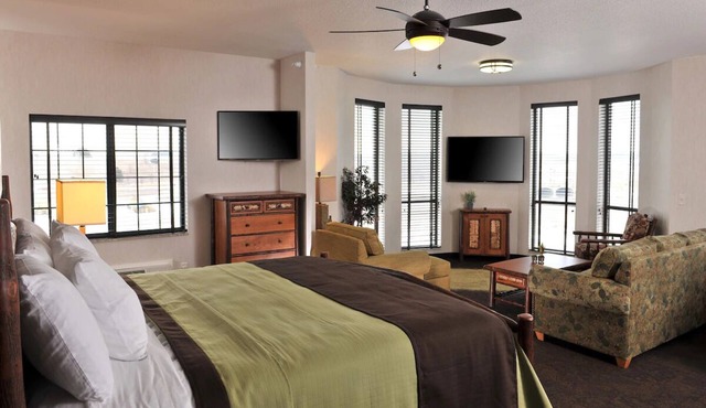 Junior Theme Suite with Whirlpool, Living Room, Dry Bar, Stoney Creek