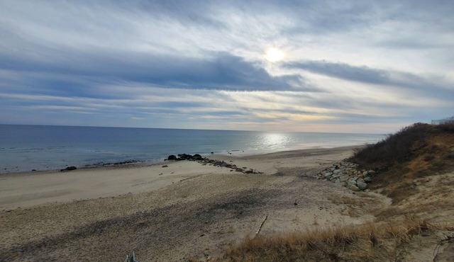 Just steps from Indian Bluffs! 3Bdrm Modern Gem with bonus game room!