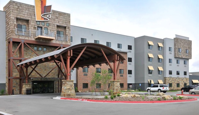 Kansas City Family Getaway: Lodge with 2 Pools, Pet Friendly | 4 Units