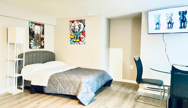 KAWS 2 Full Bed Apartment by CityLux - 10 mins from Airport