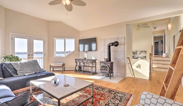 Kayaks, Deck & Pond Access: Rhode Island Retreat!