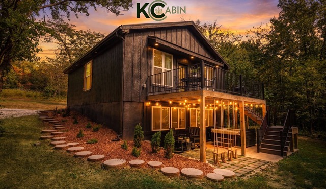 KCcabin Soaking Pool Hot Tub 27 Min to Arrowhead Stadium Grill