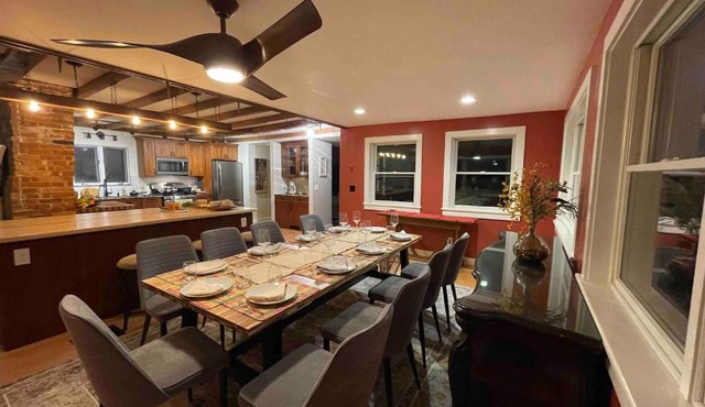 Keene Center Farmhouse Large, Cozy, Hot Tub