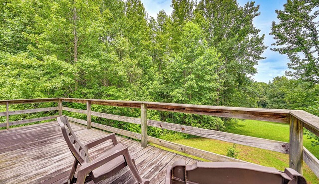 Kentucky Cabin Retreat w/Covered Porch & Views