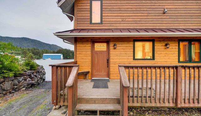 Ketchikan Apt - Walk to Refuge Cove Beach!