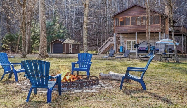 Khan River Cabin - Riverfront | Wifi | Firepit | Wood Stove | Screen Porch