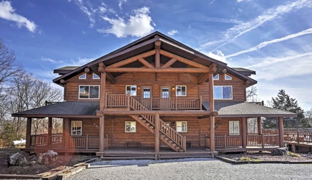 KingsRiver Lodge S w/Pickleball Court-Walk to Lake