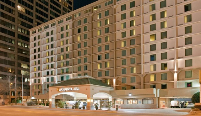 La Quinta Inn & Suites by Wyndham Downtown Conference Center