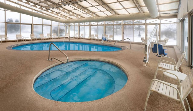 La Quinta Inn & Suites by Wyndham Mansfield OH