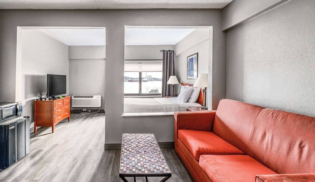 La Quinta Inn & Suites by Wyndham New Haven