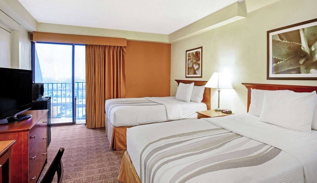 La Quinta Inn & Suites by Wyndham Stamford/New York City