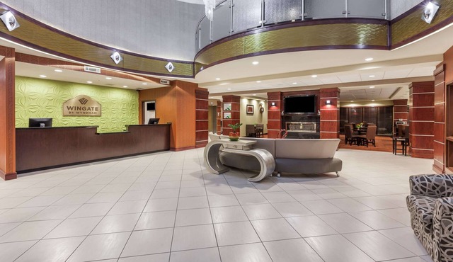 La Quinta Inn & Suites by Wyndham Tulsa Midtown