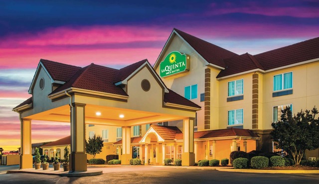 La Quinta Inn & Suites by Wyndham Russellville