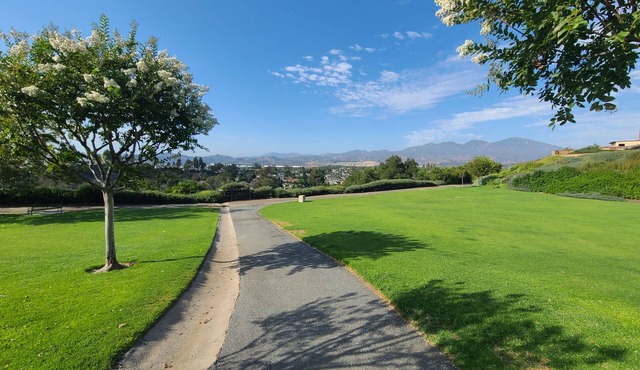 Laguna Paradise 3-bedroom in Aliso Viejo w AC, fitness room, pool, jacuzzi, park