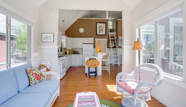 Lake Access & Pools: Sun-Soaked Westford Cottage!