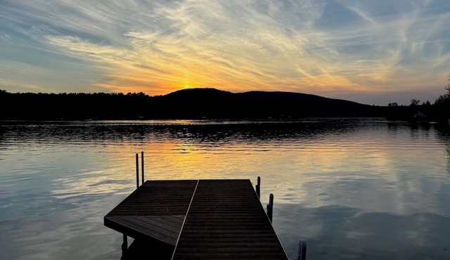 Lake Buel Waterfront: with Sparkling Views, Fire Pit and Kayaks!