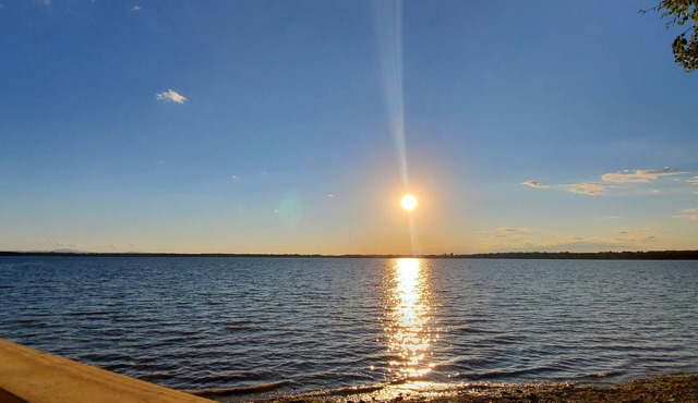 Lake Champlain Waterfront: Amazing Sunsets, Private Beach, and Firepit