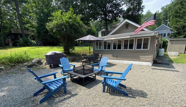 Lake Cottage in Windham