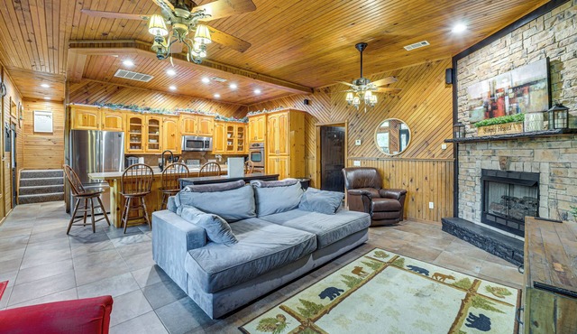 Lake Eufaula Cabin w/Hot Tub & Large Deck