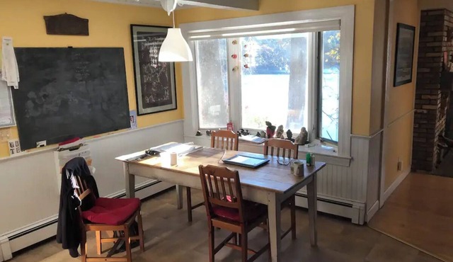 Lake House - Charming 3-bedroom in Plymouth, MA
