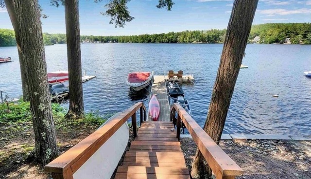 Lake house, Dock, 3 beds/3 full baths. Pet friendly!