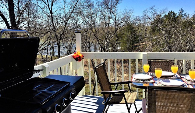 Lake of the Ozarks Lake Front, Cove on the Osage Arm, Three Bed Lake Home.