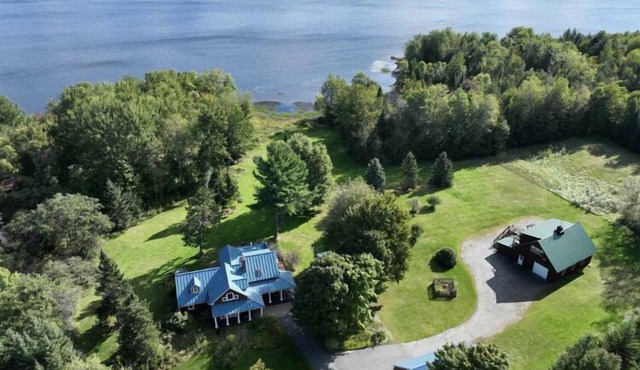 Lake Salem Waterfront Estate - Sleeps 14