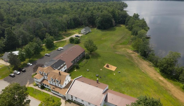 Lake Shore Farm Inn