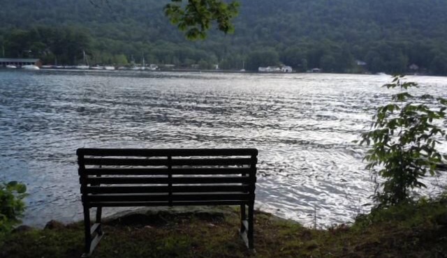 Lake Sunapee, Cozy, Lakefront - Affordable - 4 Season - Cottage