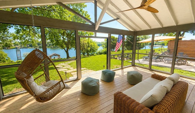 Lake Wabaunsee Lakefront Retreat. Dock, Pavilion Bar & 180 degree Lake Views