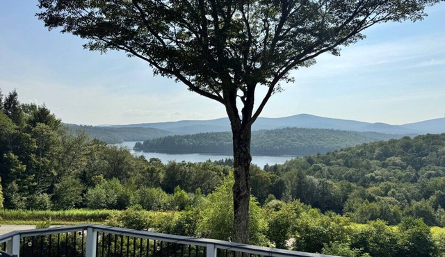 Lake Whitingham- Wards beach, Hot tub, views