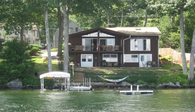 Lake Winnipesaukee Waterfront! Family Friendly, Amazing View, HotTub,Kayaks+more