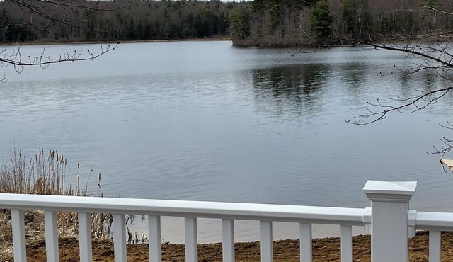 Lakefront 4 Bedroom 2 Bathroom Retreat with Beach and Dock